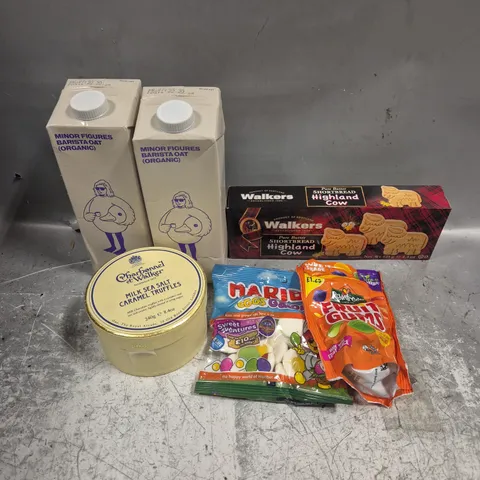 APPROXIMATELY 15 ASSORTED FOOD/DRINK PRODUCTS TO INCLUDE SEA SALT TRUFFLES, HARIBO, WALKERS BISCUITS ETC 
