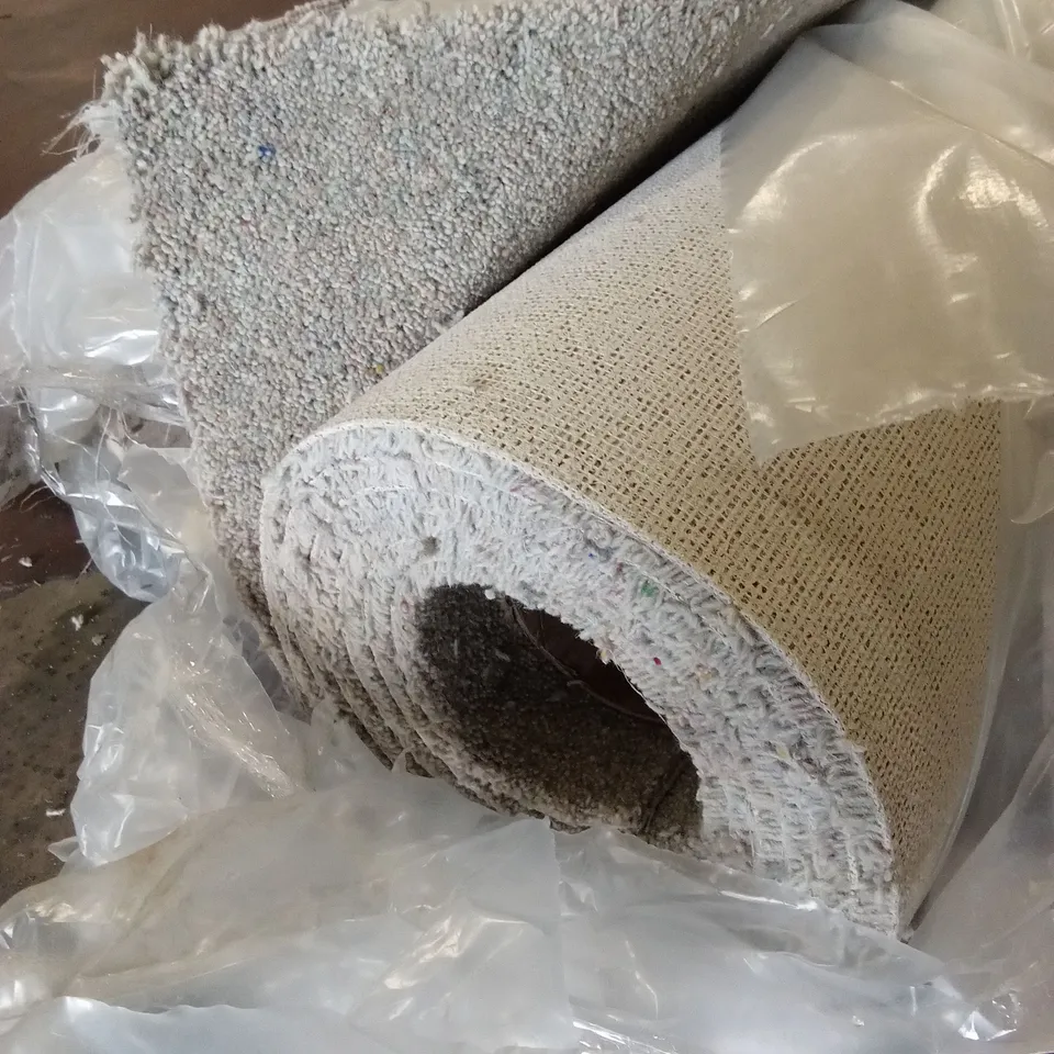 ROLL OF QUALITY DURHAM TWEED CARPET // APPROX SIZE: 3.8 x 4m