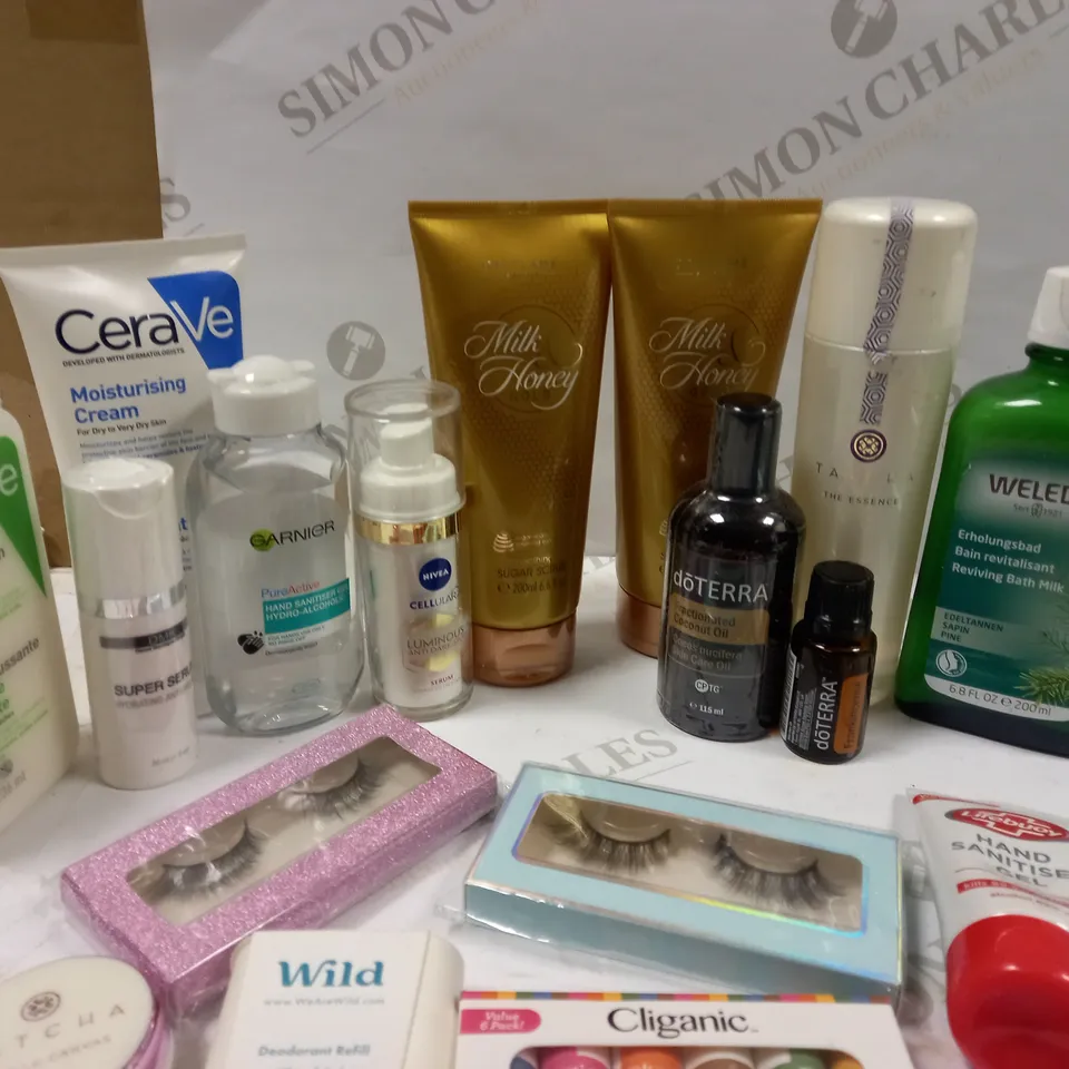 ASSORTED HEALTH AND BEAUTY ITEMS APPROX. 30 ITEMS 