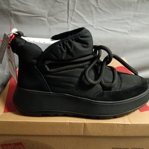 BOXED PAIR OF FITFLOP BLACK HIGH-TOP BOOTS – UK SIZE 6.5