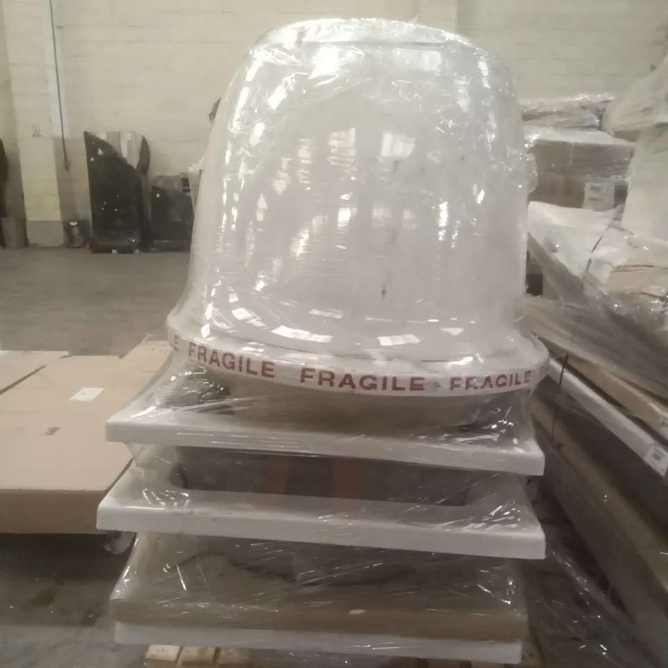 PALLET OF APPROXIMATELY 7 BATHS
