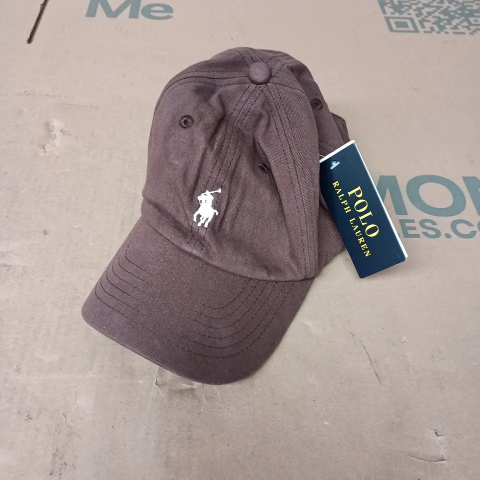 POLO RALPH LAUREN LOGO CAP IN BROWN