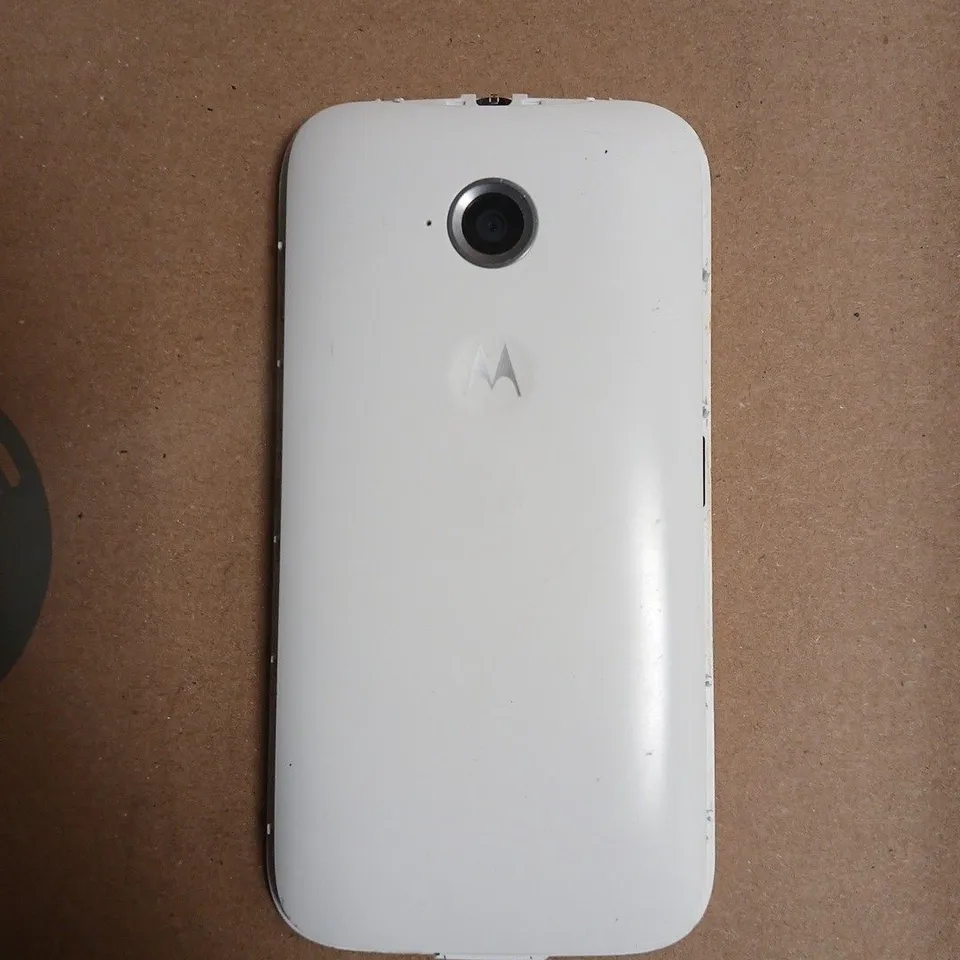 MOTOROLA SMARTPHONE – WHITE