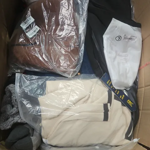 BOXED CLOTHING & ACCESSORIES ASSORTMENT – BEIGE KNITWEAR WITH NAVY STRIPE TRIM AND MORE