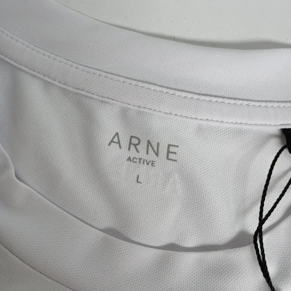 ARNE EVERYDAY TECHNICAL T-SHIRT IN WHITE - LARGE