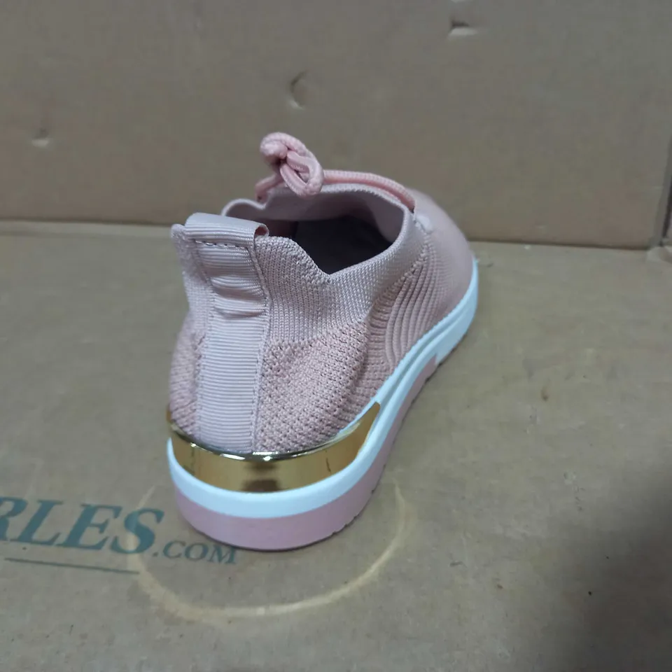 BOXED PAIR OF DESIGNER SHOES IN PINK EU SIZE 37