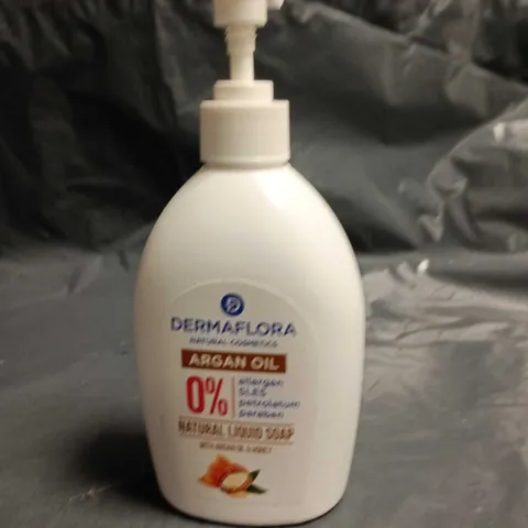 LOT OF APPROX. 10 ASSORTED COSMETIC/BEAUTY ITEMS VARYING IN SIZE/STYLE TO INCLUDE:LIQUID SOAP, SHOWER GEL AND MINOXIL HAIR GROWTH SERUM