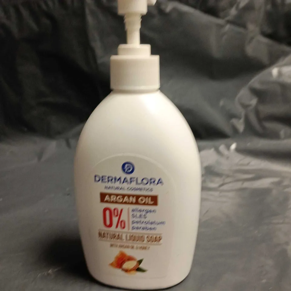 LOT OF APPROX. 10 ASSORTED COSMETIC/BEAUTY ITEMS VARYING IN SIZE/STYLE TO INCLUDE:LIQUID SOAP, SHOWER GEL AND MINOXIL HAIR GROWTH SERUM