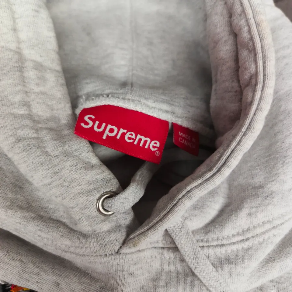 SUPREME CAR GRAPHIC HOODIE IN GREY - XL
