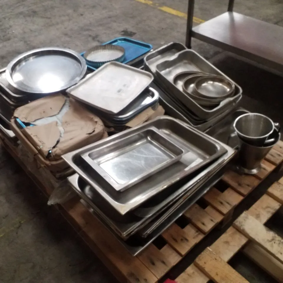 PALLET CONTAINING ASSORTED TRAYS 