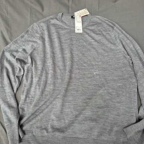 UNIQLO RUND HALLS SWEATER IN GREY - XL