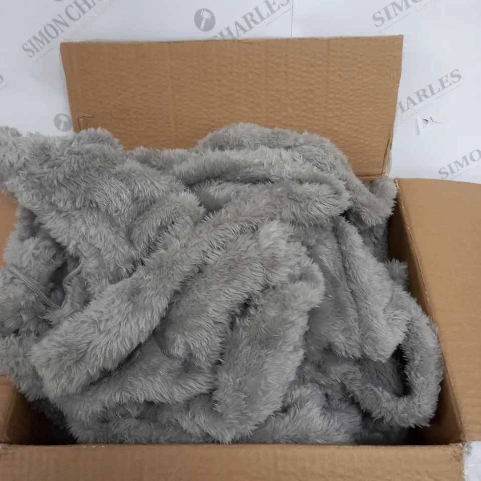 COZEE HOME FLUFFIE PONCHO PINK