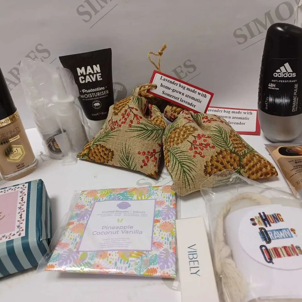 LOT OF APPROX 15 TO INCLUDE VIBELY MASCARA , MAX FACTOR FOUNDATION AND SOAP  