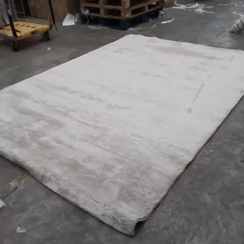 QUALITY DESIGNER AREA RUG - APPROXIMATELY 290X200CM