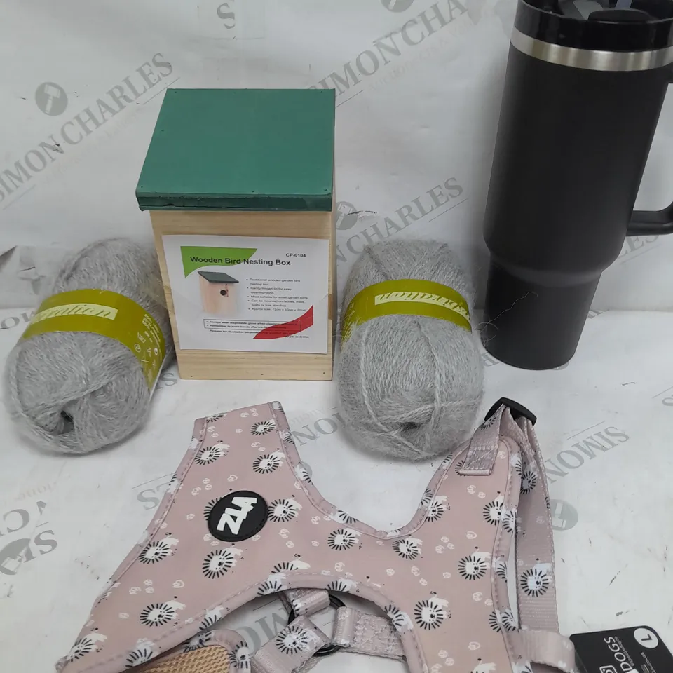 BOX OF APPROX 15 ASSORTED ITEMS TO INCLUDE - BIRD HOUSE, BIG CUP, YARN ETC