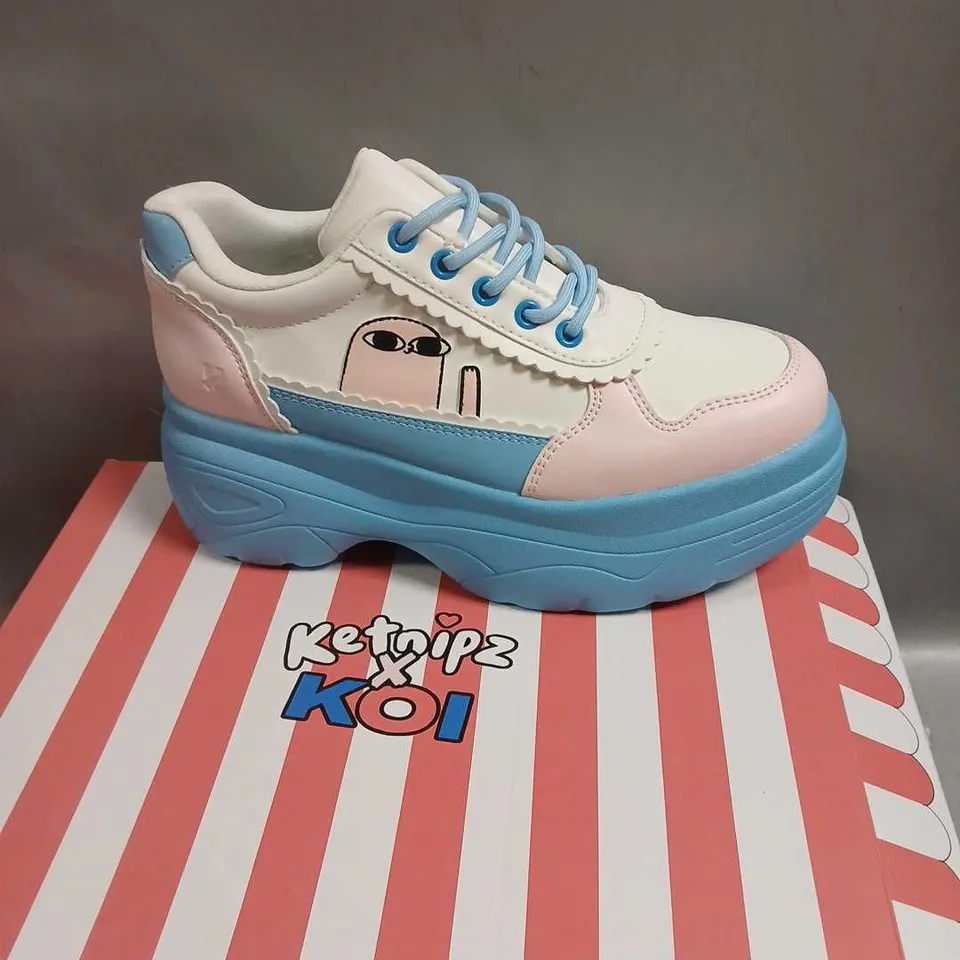 BOXED KOI X KETNIPZ BEAN SAYS HI CHUNKY TRAINERS BLUE SIZE 6 WITH SOCKS