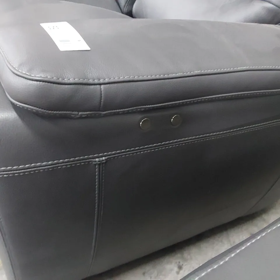 QUALITY ITALIAN DESIGNER AVOLA POWER RECLINING LOUNGE SUITE COMPRISING TWO SEATER SOFA, TWO EASY CHAIRS & STORAGE FOOTSTOOL 