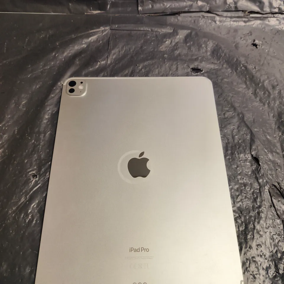 APPLE IPAD PRO (SILVER) – CRACKED SCREEN