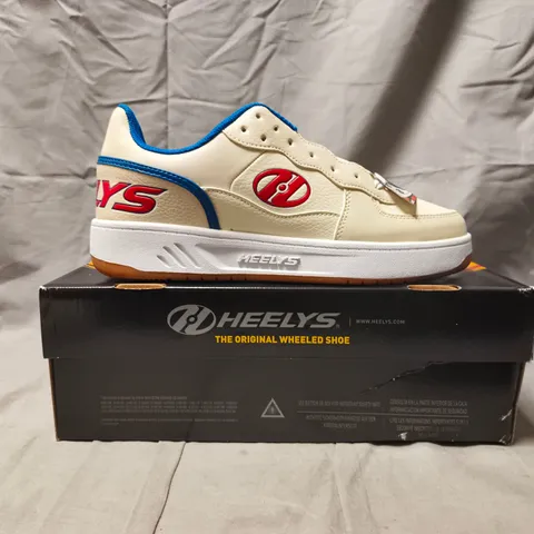 BOXED PAIR OF HEELYS SHOES IN CREAM/BLUE SIZE UK 8