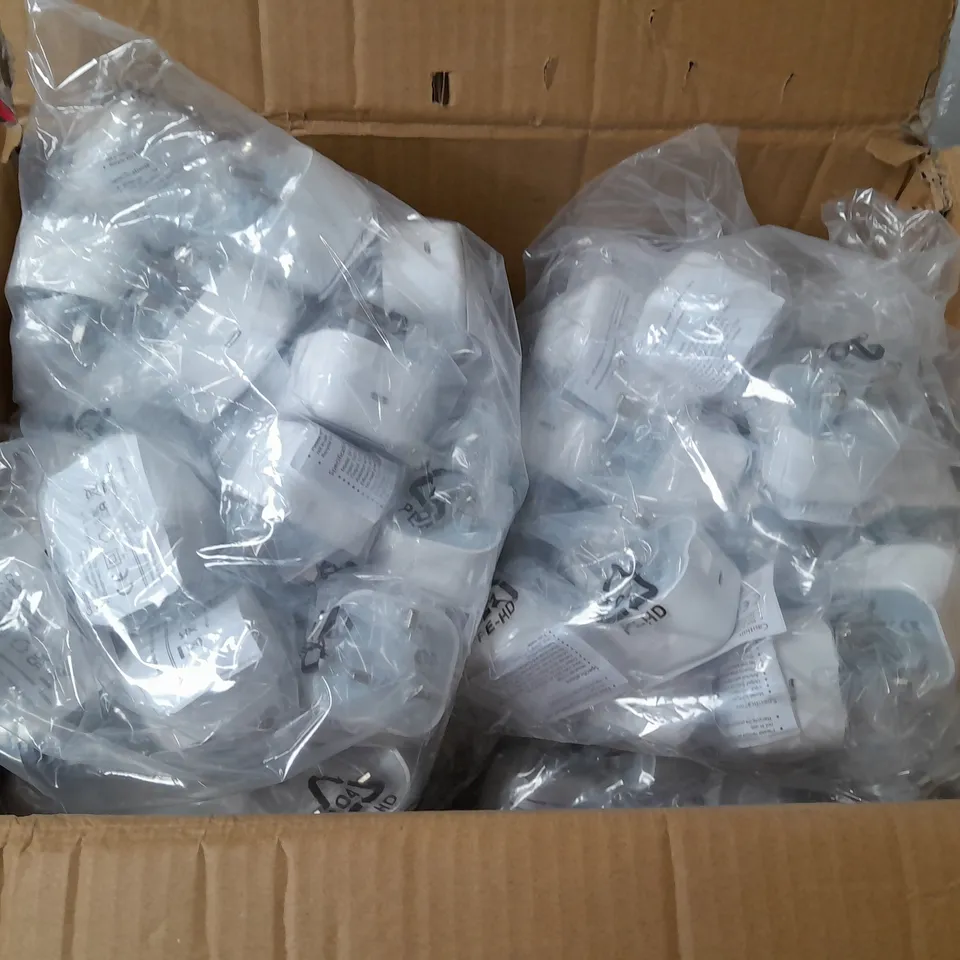 APPROXIMATELY 150 USB-C WHITE PD20W TRAVEL CHARGERS