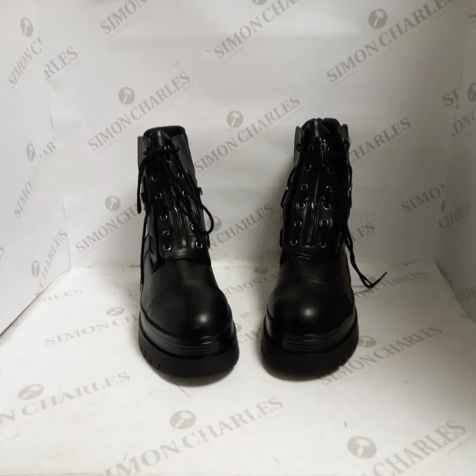 PRETTYLITTLETHING BLACK MU MULTI LACE UP DETAIL DOUBLE CONTRAST SOLE HIKER BLACK - 8 