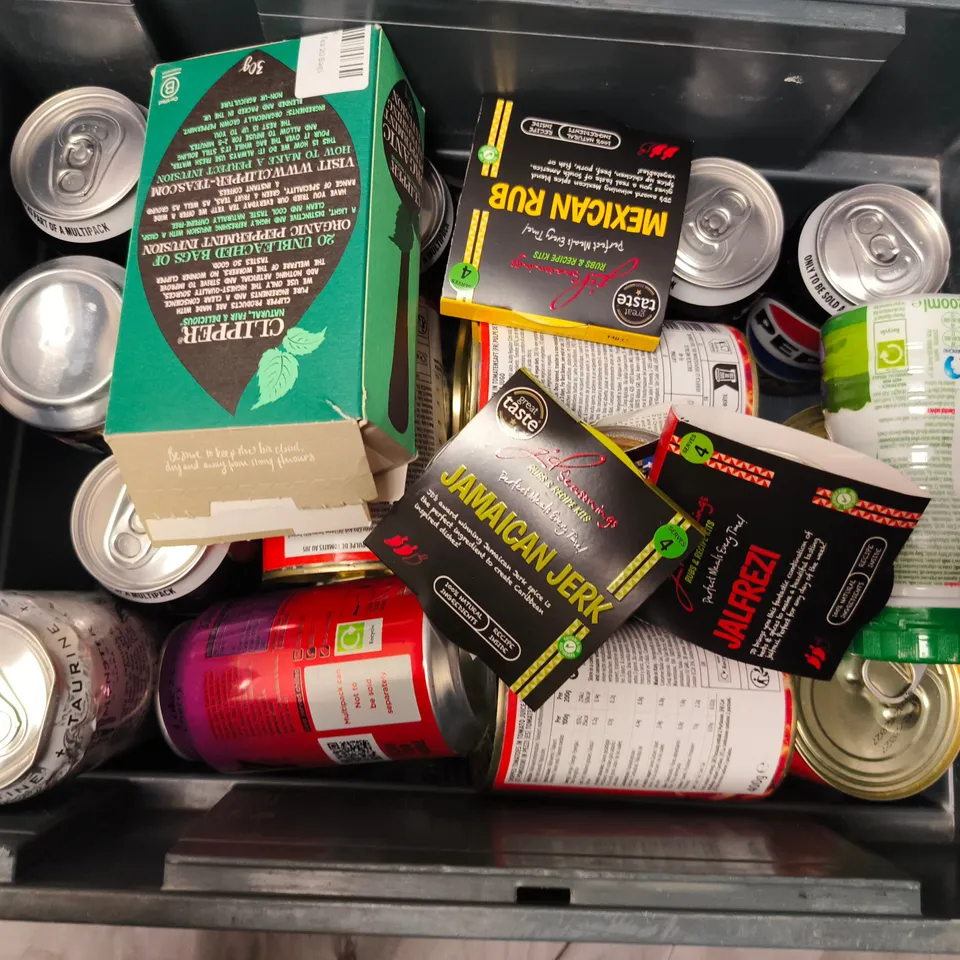 APPROXIMATELY 12 ASSORTED FOOD & DRINK ITEMS TO INCLUDE MONSTER ZERO SUGAR, COW & GATE FOLLOW-ON MILK, CHOPPED TOMATOES, ETC - COLLECTION ONLY