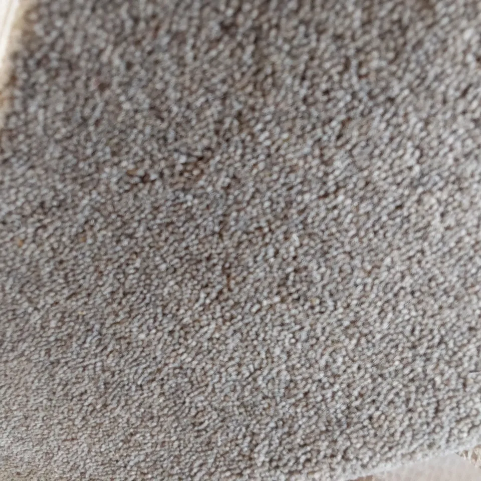 ROLL OF QUALITY BURFORD TWIST ELITE CARPET APPROXIMATELY 4M × 4.49M
