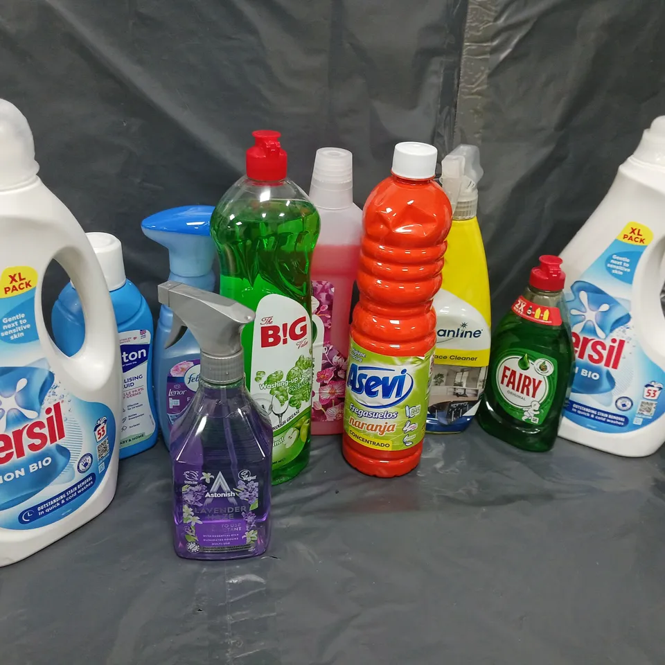 APPROXIMATELY 10 ASSORTED LIQUIDS TO INCLUDE PERSIL NON BIO (1431ml), ASTONISH LAVENDER HAZE (550ml), CLEANLINE HARD SURFACE CLEANER (750m), ETC - COLLECTION ONLY