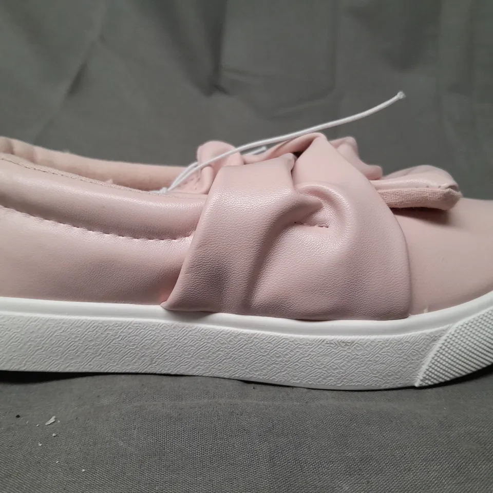 BOX OF APPROXIMATELY 8 PAIRS OF DESIGNER KIDS SLIP-ON SHOES IN PINK - VARIOUS SIZES