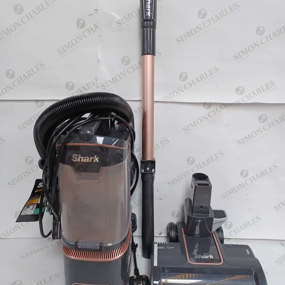 SHARK ANTI HAIR WRAP UPRIGHT PET-HAIR VACUUM