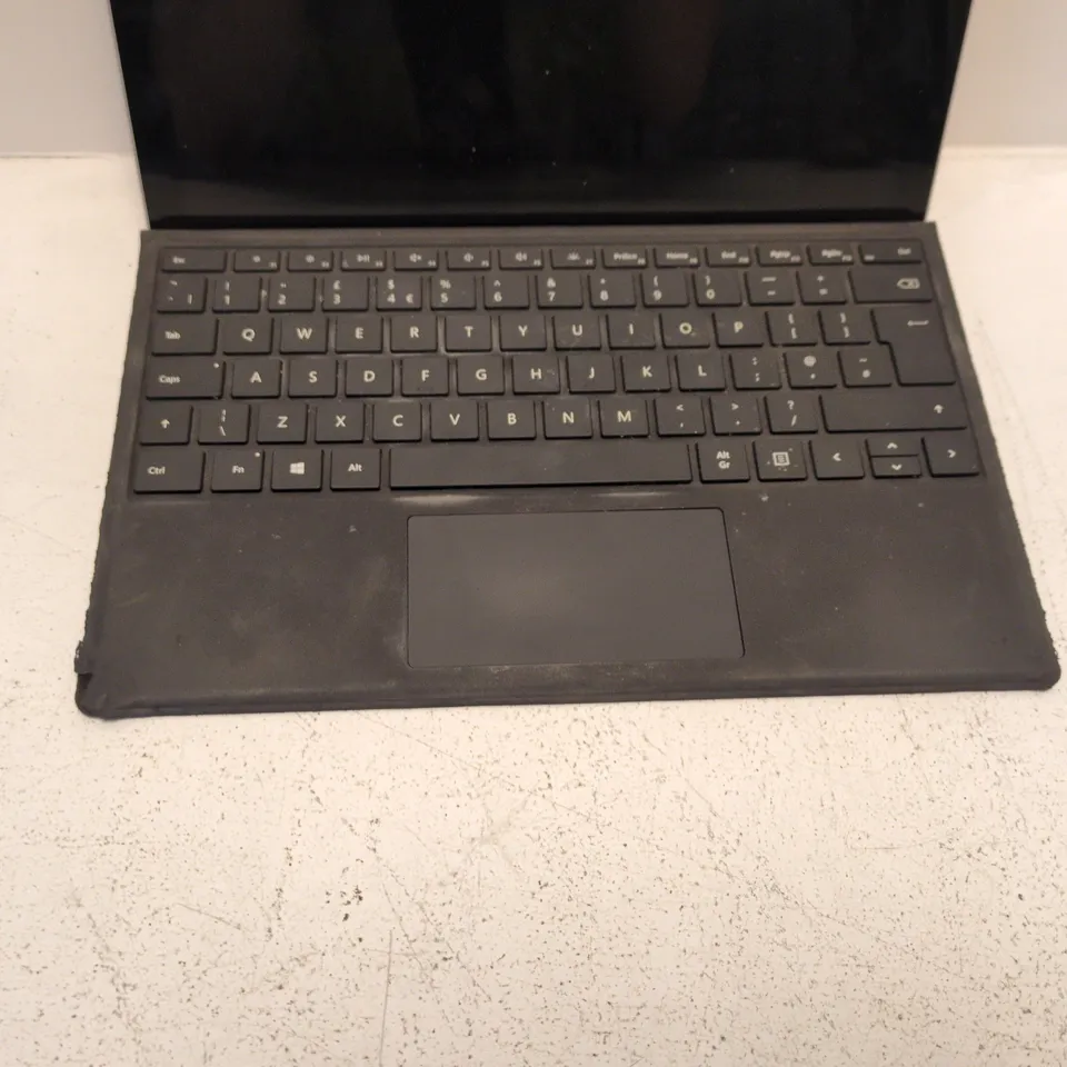 MICROSOFT SURFACE PRO 5 UK WITH KEYBOARD – FAULTY BUTTON (NOT POWER TESTED)