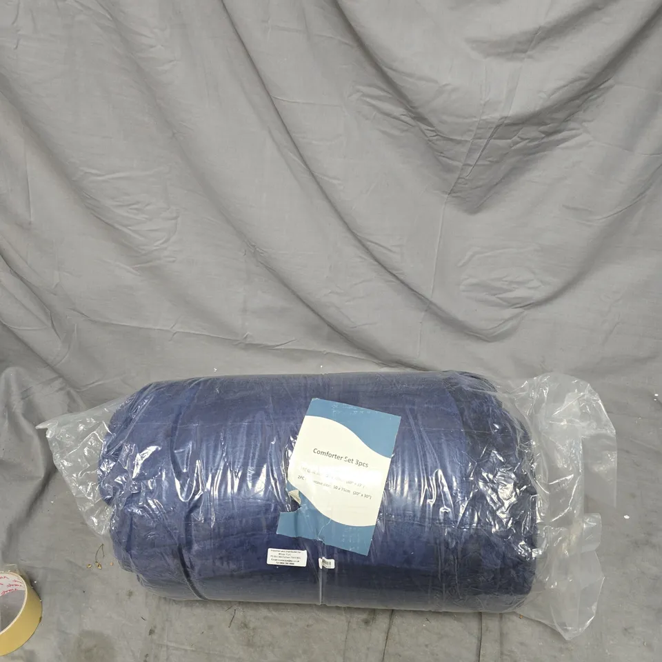 BLUE COMFORTER SET 3PCS – QUILT 225 X 220 CM + PILLOWCASES 50 X 75 CM