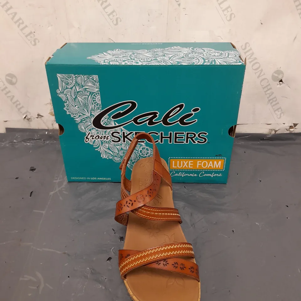 SKETCHERS CALI WOMENS SIZE 10 WEDGE HEEL SANDALS 