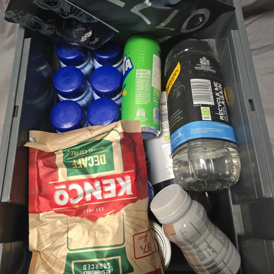 APPROXIMATELY 15 ASSORTED FOOD/DRINK PRODUCTS TO INCLUDE FANTA DRINKS, KENCO COFFEE, HEINZ BEANS ETC 