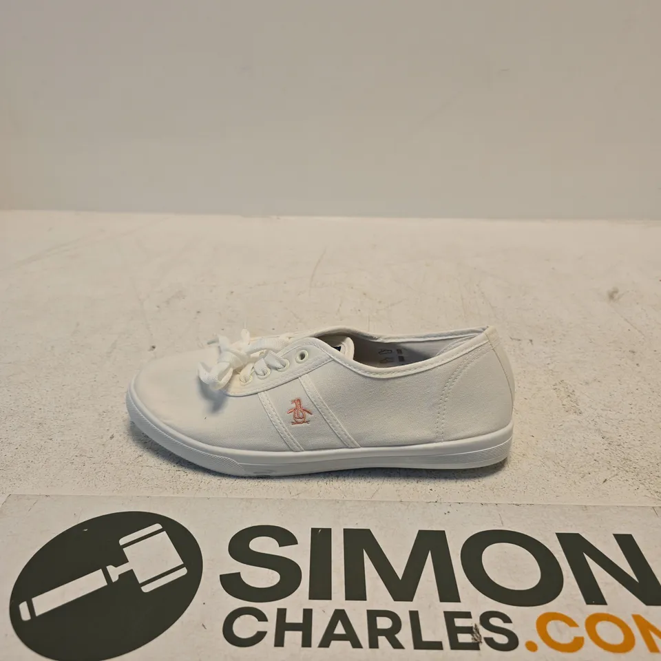 PENGUIN BY MUSINGWEAR WHITE CANVAS TRAINERS – UK SIZE 6