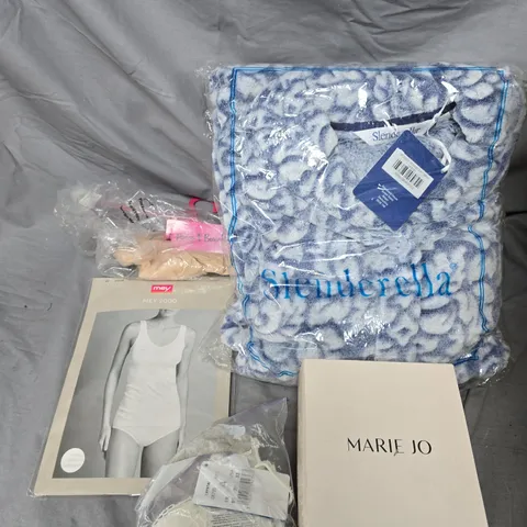 APPROXIMATELY 15 ASSORTED WOMEN'S CLOTHING PRODUCTS IN VARIOUS BRANDS TO INCLUDE MARIE JO, SLENDERELLA, MEY, BOOBS BLOOMERS, LYCRA ETC