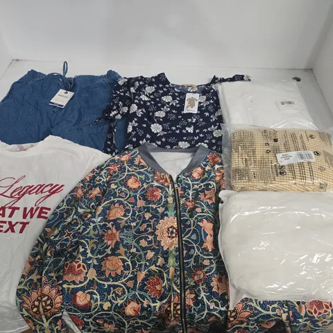 LARGE QUANTITY OF ASSORTED CLOTHING ITEMS TO INCLUDE NEW LOOK, WIDE LEG CROP AND YOURS