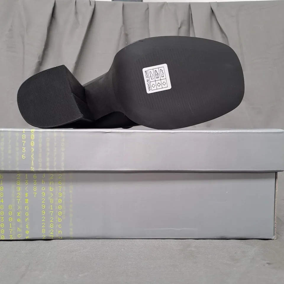 BOXED PAIR OF GURREN STRAPPY PLATFORM HEELS IN BLACK UK SIZE 5