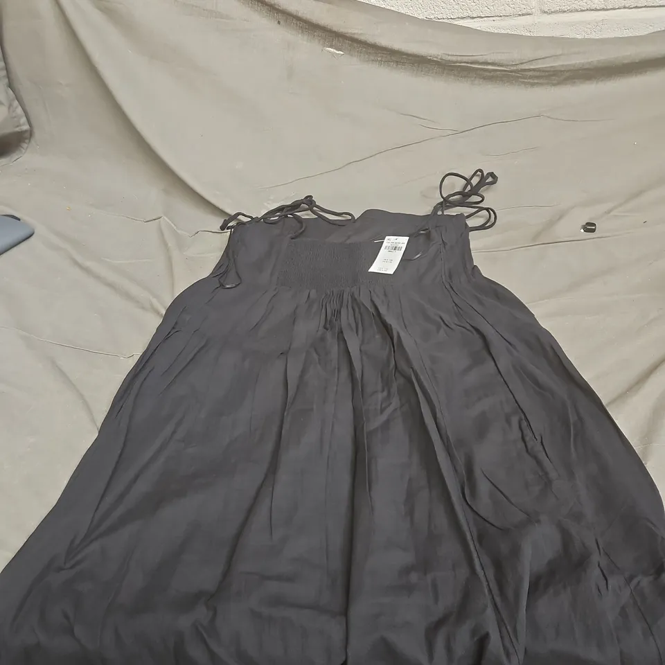 ABERCROMBIE & FITCH BLACK SMOCKED DRESS – WOMEN'S, UK S TAGGED