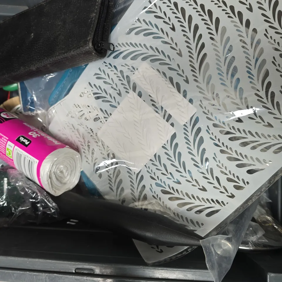 APPROXIMATELY 15 ASSORTED HOUSEHOLD ITEMS TO INCLUDE BLOO POWER ACTIVE, BIBS LOOP CLIP, CARD PROTECTORS, ETC