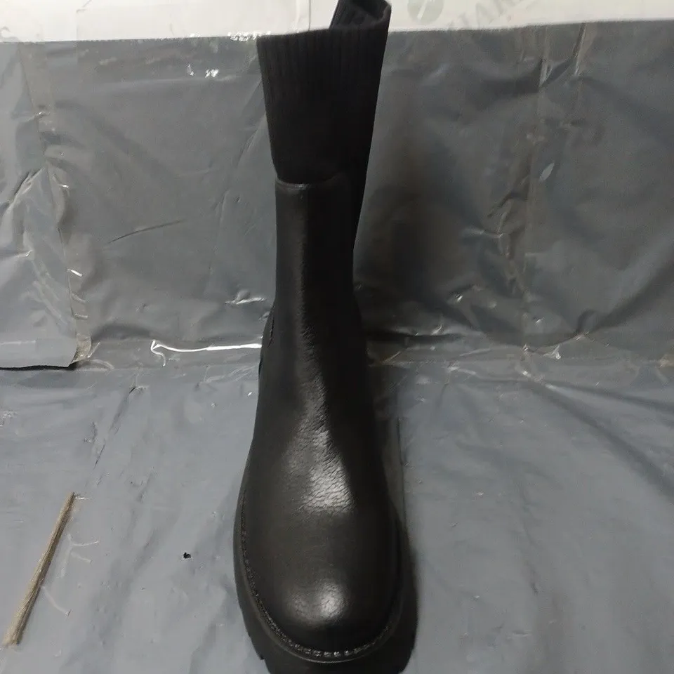 PAIR OF KELSEY BLACK SYNTHETIC HIGH LEG BOOTS SOZE 6