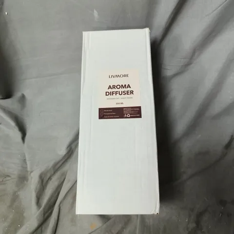 LIVMORE AROMA DIFFUSER – 500 ML, WOODEN CAP AND EIGHT DIFFUSER STICKS. CEDAR AND AMBER JASMINE
