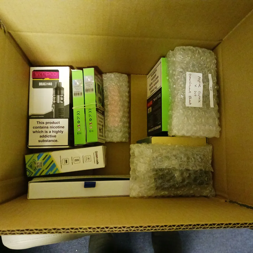 APPROXIMATELY 20 VAPES & E-CIGARETTES TO INCLUDE INNOKIN GOZEE, VAPORESSO LUX XR MAX, VOOPOO DRSG H40 ETC
