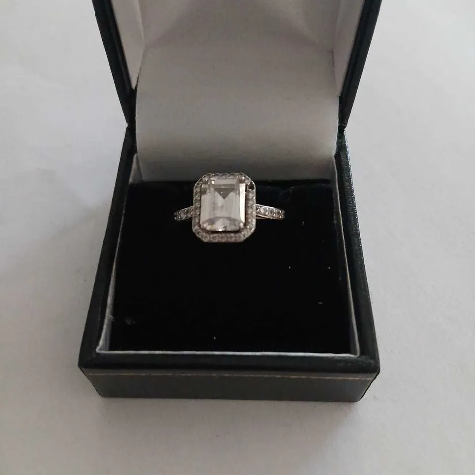 TEN ASSORTED STERLING SILVER RINGS