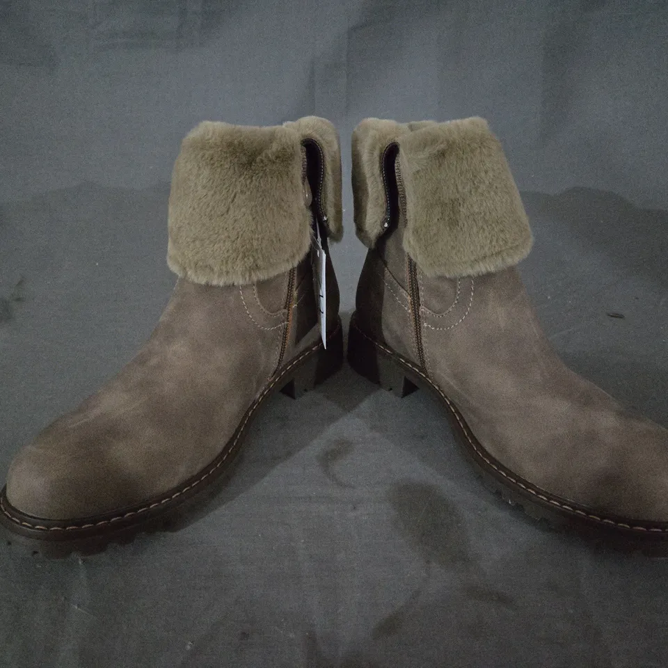 BOXED PAIR OF CINK ME ANKLE BOOTS IN KHAKI EU SIZE 38