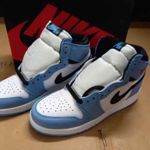 BOXED PAIR OF NIKE AIR JORDAN 1 RETRO HIGH TRAINERS - UK 5.5