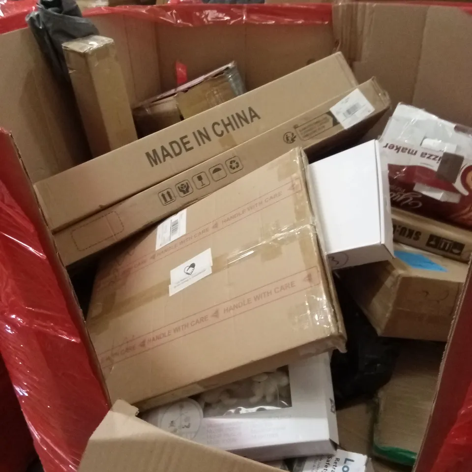 PALLET OF ASSORTED HOUSEHOLD GOODS AND PRODUCTS TO INCLUDE; RETRACTABLE SAFETY GATE, BABY MUSIC MOBILE, SMART BATHROOM MIRROR, BOXED FURNITURE ETC