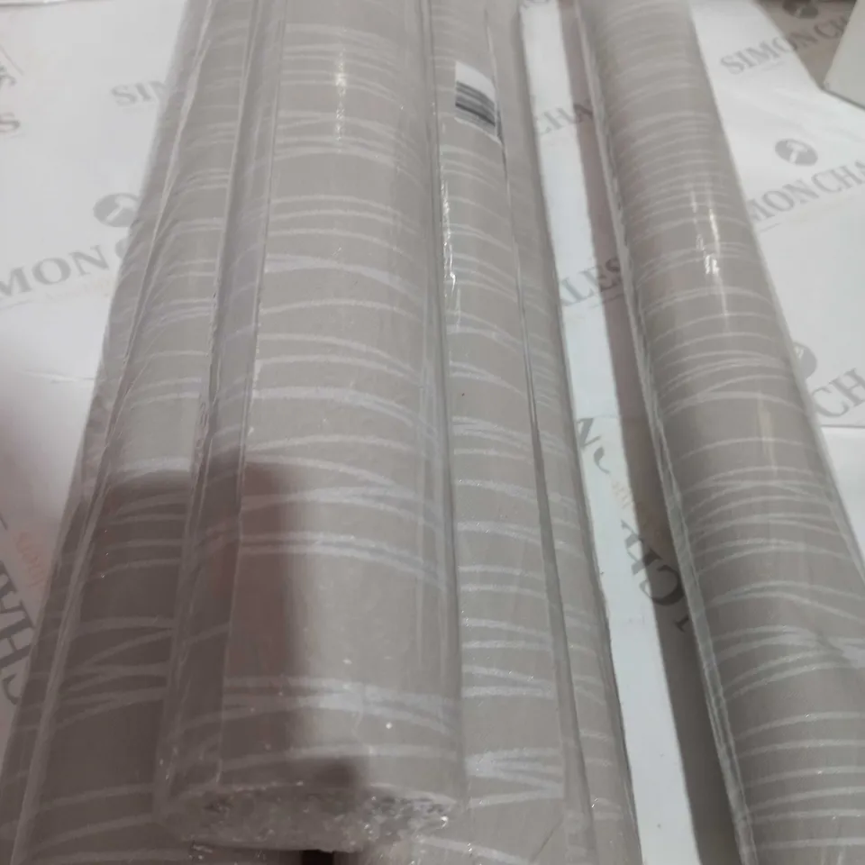 LOT OF 7 ROLLS OF WALL PAPER IN GREY 