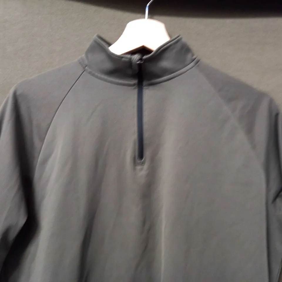 NIKE DRI-FIT PART ZIP TURTLENECK COLLAR JACKET - MEDIUM