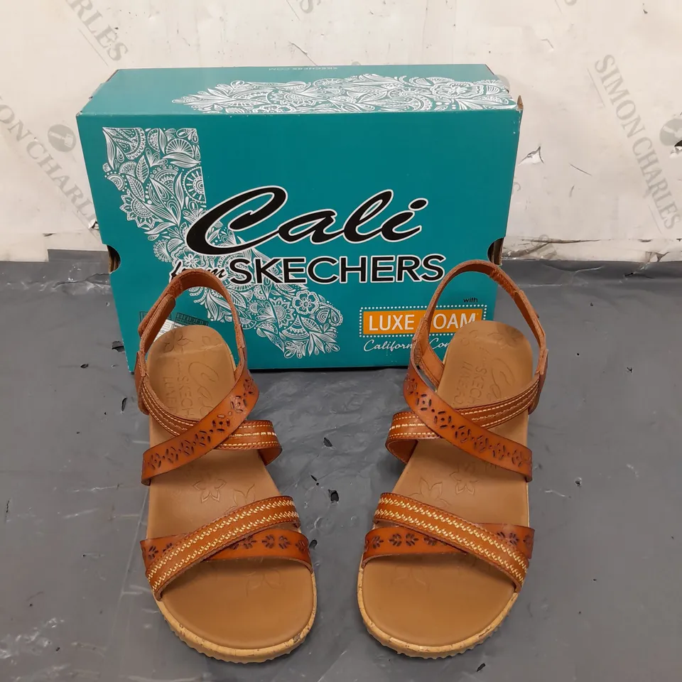 SKETCHERS CALI WOMENS SIZE 9 WEDGE HEEL SANDALS 